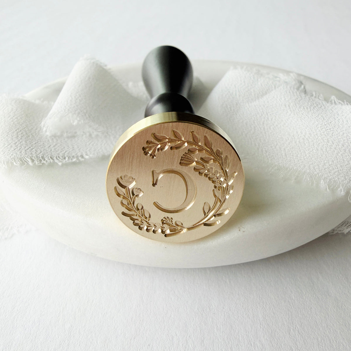 Initial Floral Wreath Round Wax Seal Stamp (A-Z)