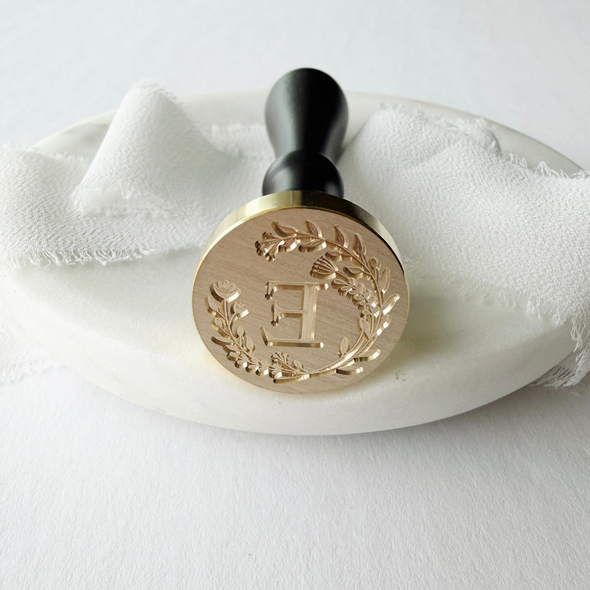Initial Floral Wreath Round Wax Seal Stamp (A-Z)