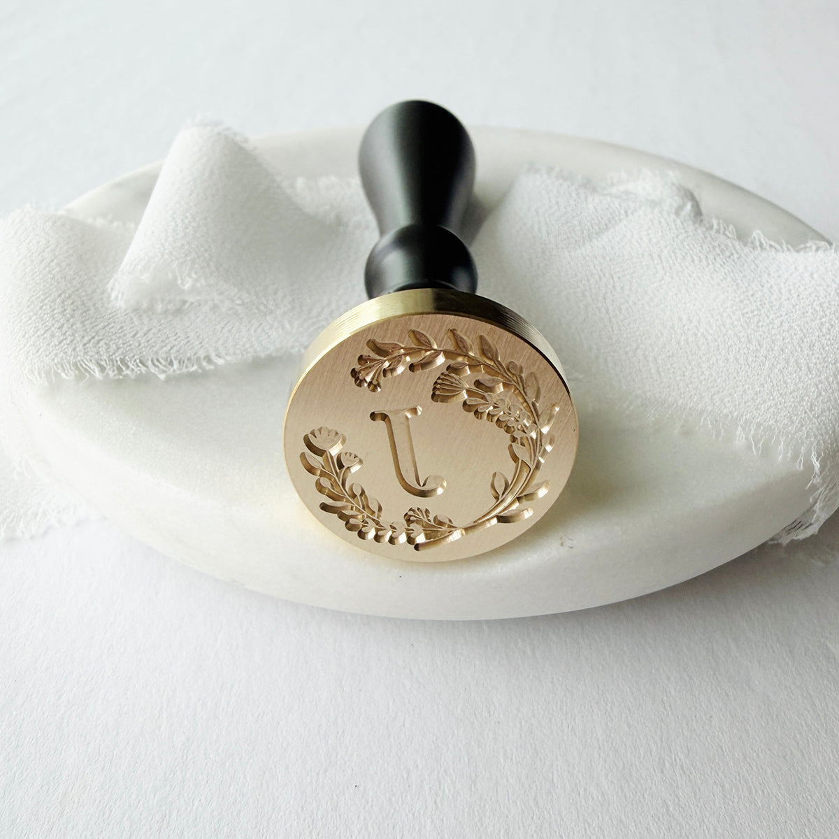 Initial Floral Wreath Round Wax Seal Stamp (A-Z)