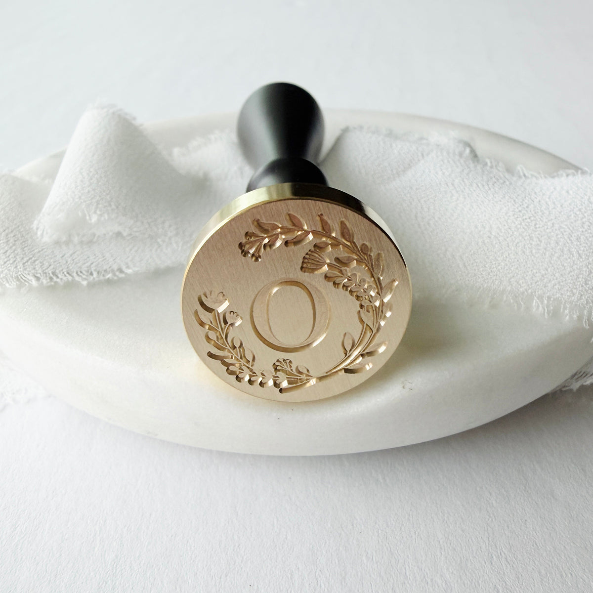 Initial Floral Wreath Round Wax Seal Stamp (A-Z)