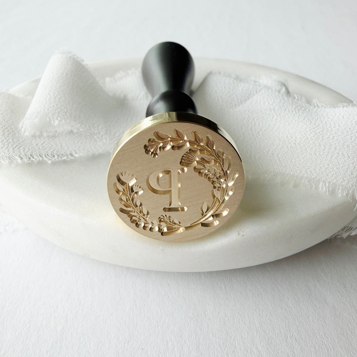 Initial Floral Wreath Round Wax Seal Stamp (A-Z)
