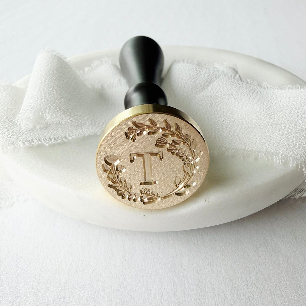 Initial Floral Wreath Round Wax Seal Stamp (A-Z)