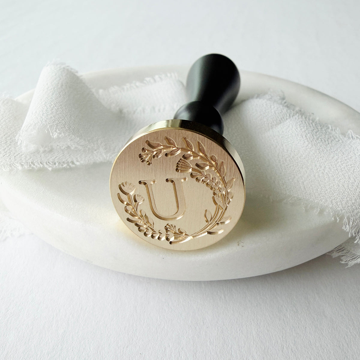 Initial Floral Wreath Round Wax Seal Stamp (A-Z)