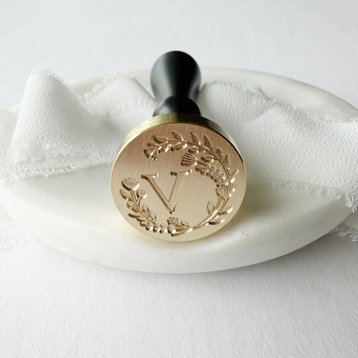 Initial Floral Wreath Round Wax Seal Stamp (A-Z)
