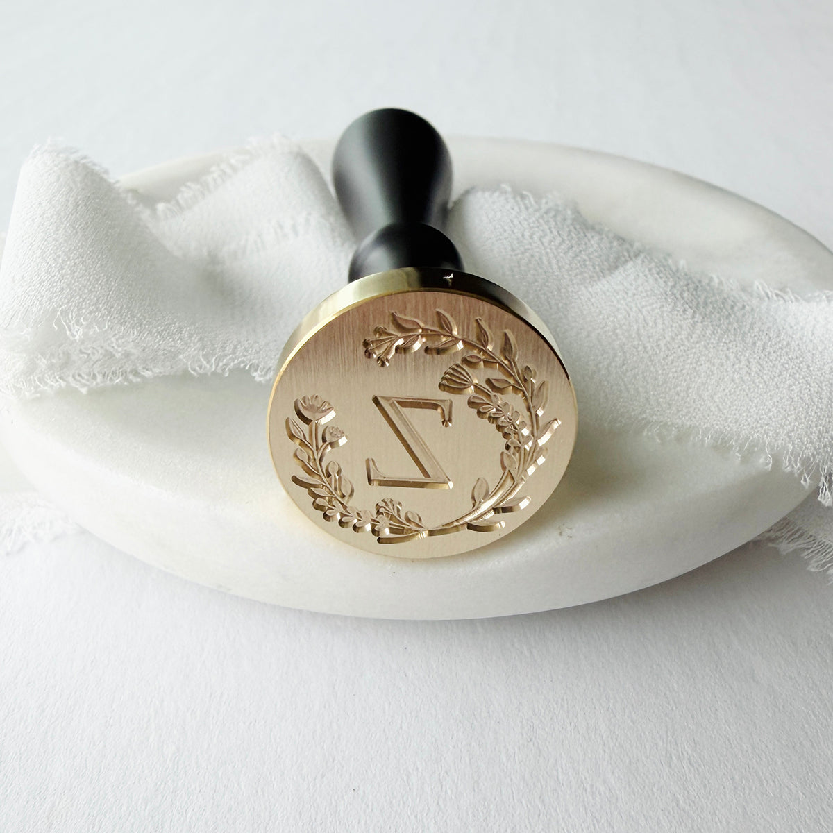 Initial Floral Wreath Round Wax Seal Stamp (A-Z)