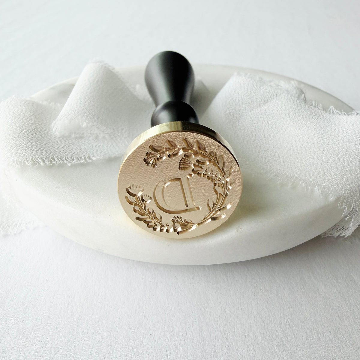 Initial Floral Wreath Round Wax Seal Stamp (A-Z)