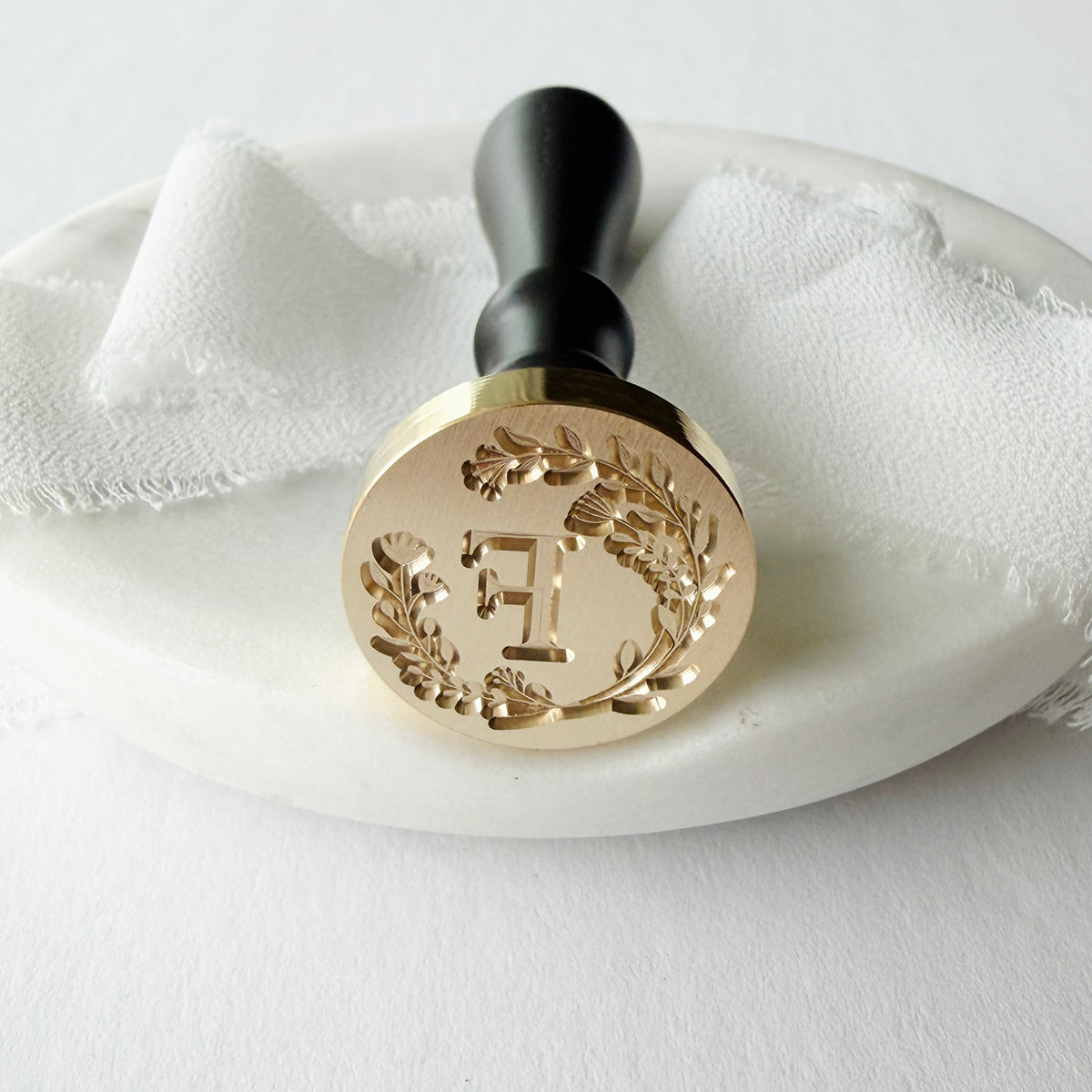 Initial Floral Wreath Round Wax Seal Stamp (A-Z)