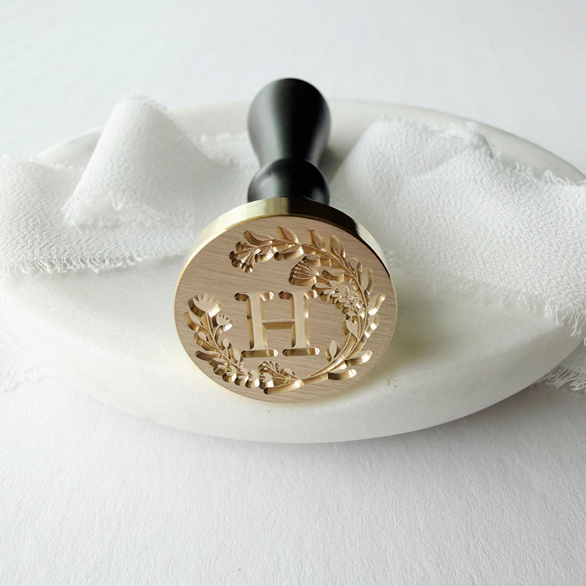 Initial Floral Wreath Round Wax Seal Stamp (A-Z)