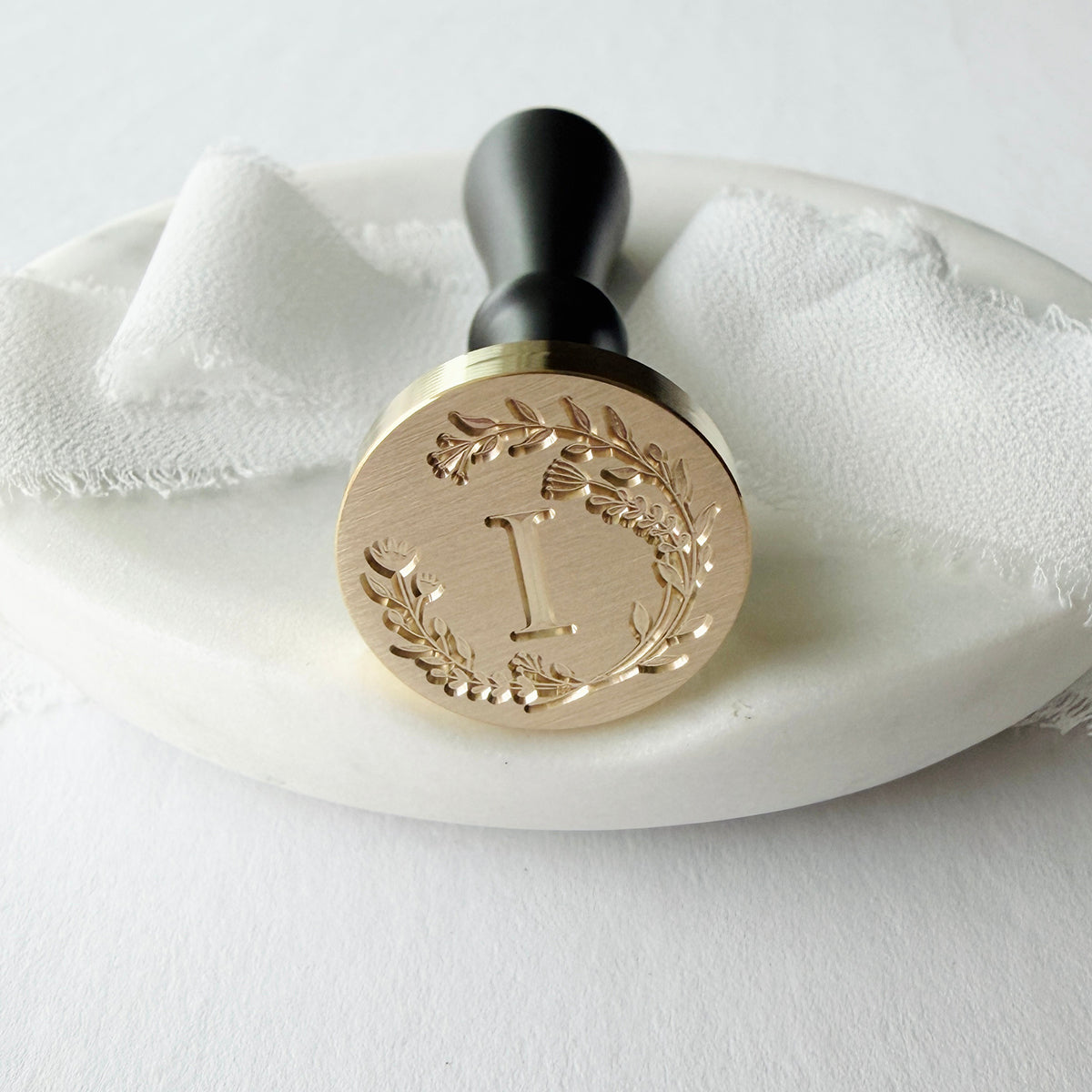 Initial Floral Wreath Round Wax Seal Stamp (A-Z)