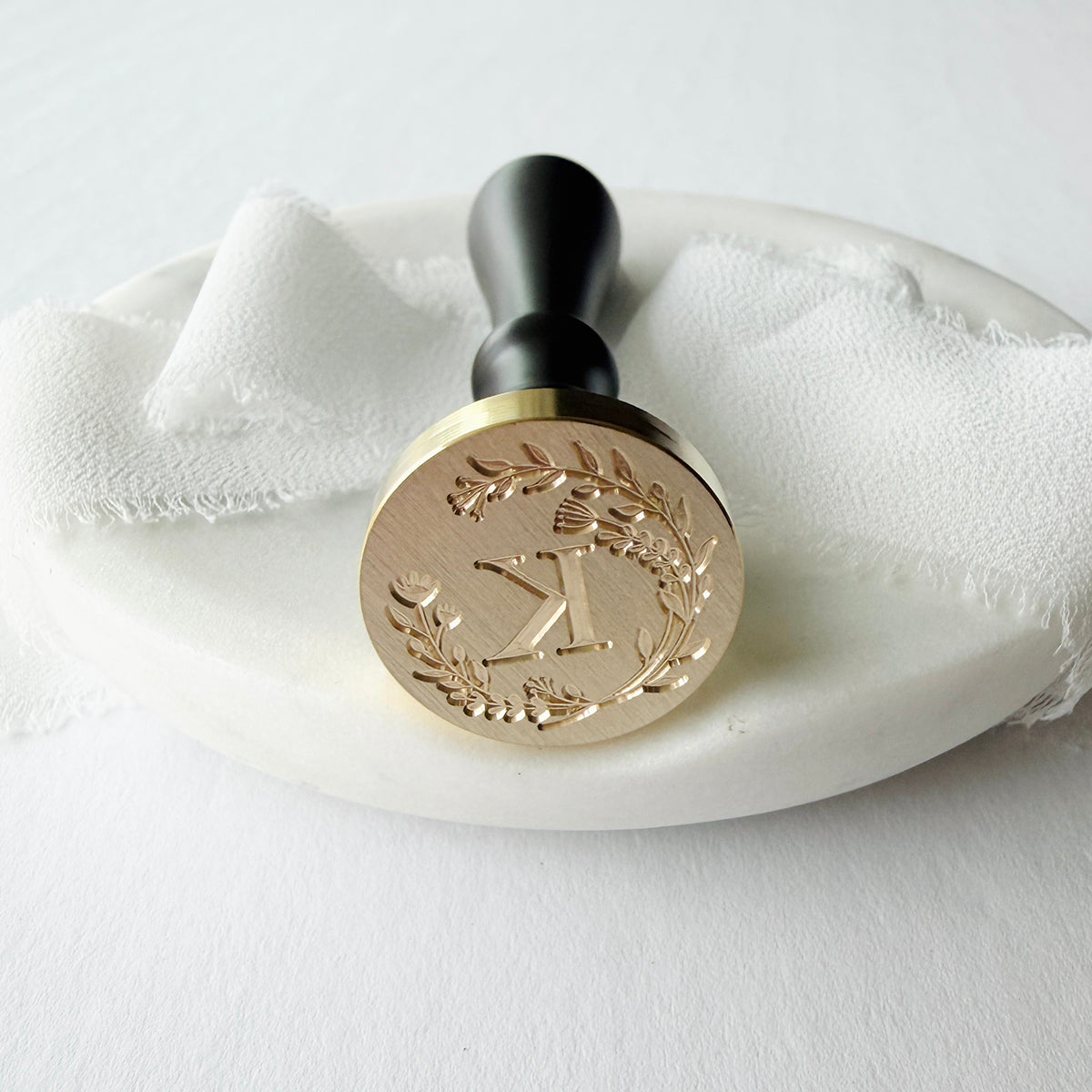 Initial Floral Wreath Round Wax Seal Stamp (A-Z)