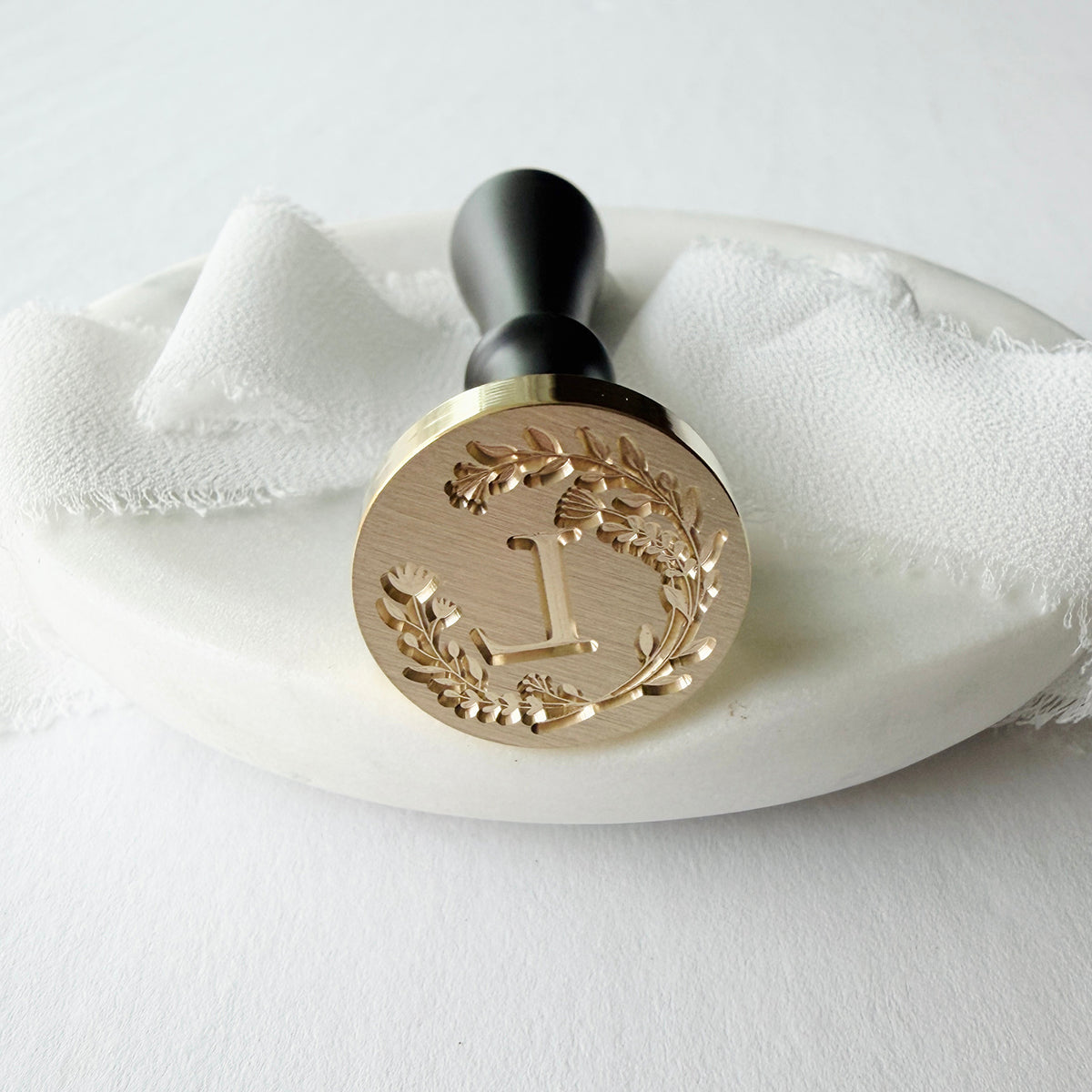 Initial Floral Wreath Round Wax Seal Stamp (A-Z)