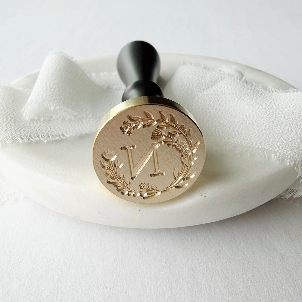 Initial Floral Wreath Round Wax Seal Stamp (A-Z)