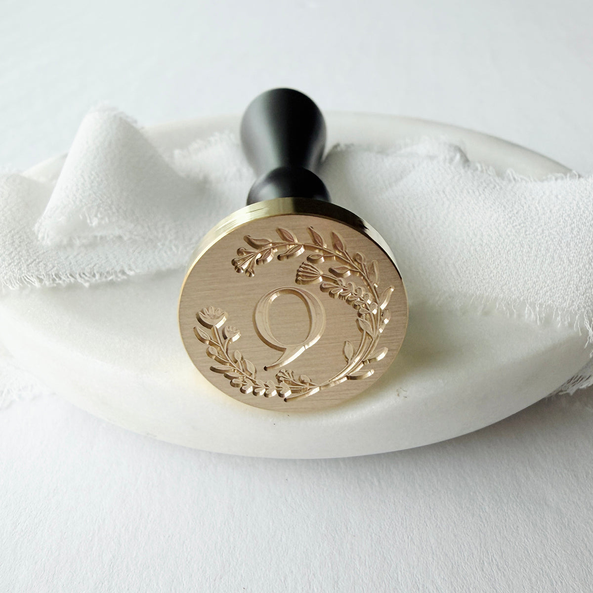 Initial Floral Wreath Round Wax Seal Stamp (A-Z)