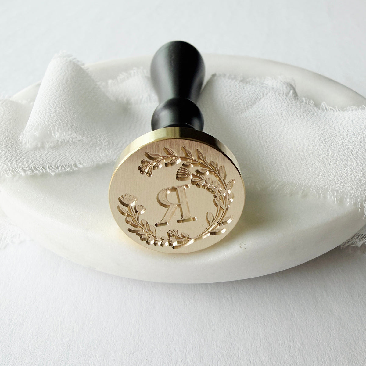 Initial Floral Wreath Round Wax Seal Stamp (A-Z)