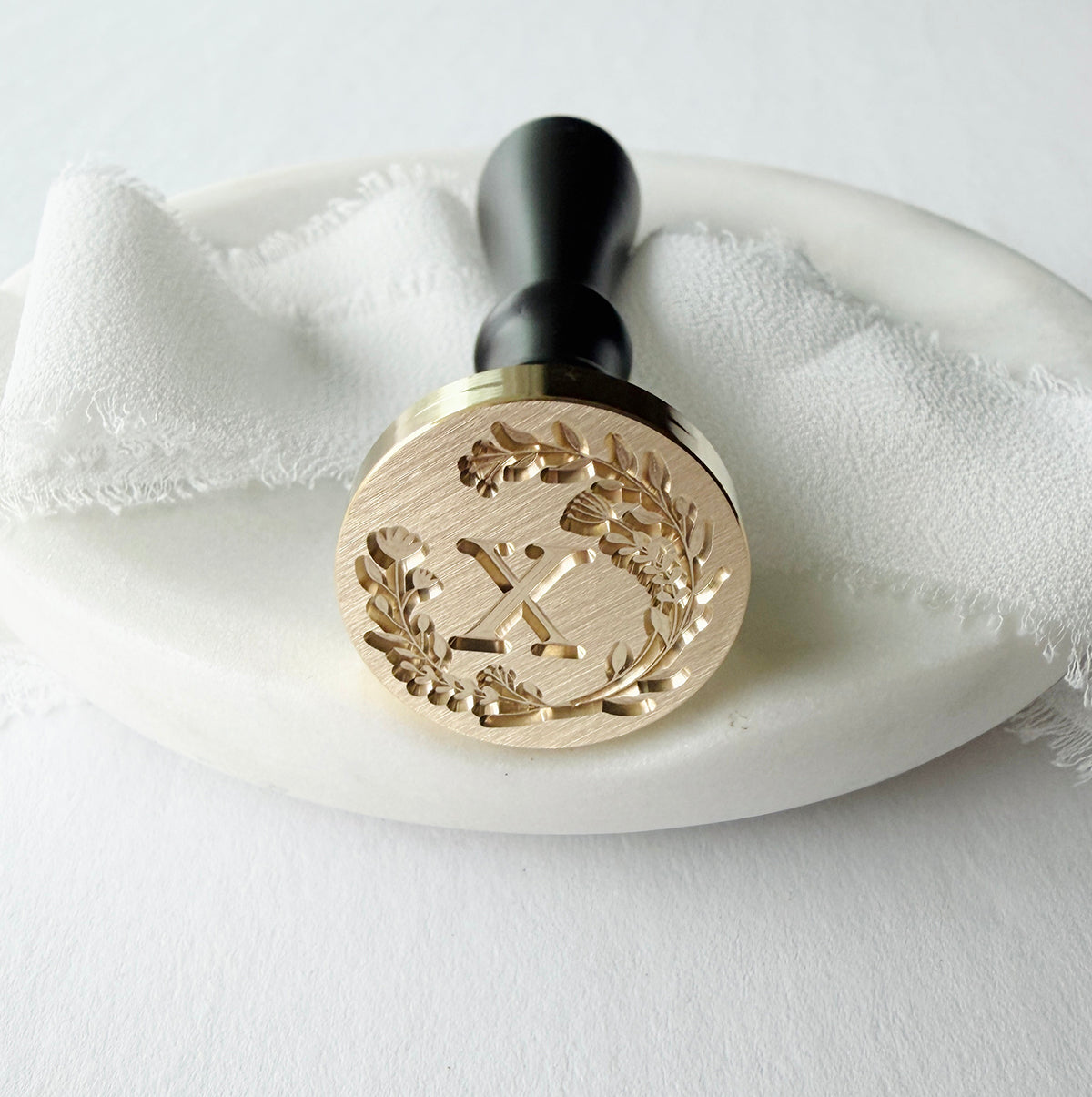 Initial Floral Wreath Round Wax Seal Stamp (A-Z)