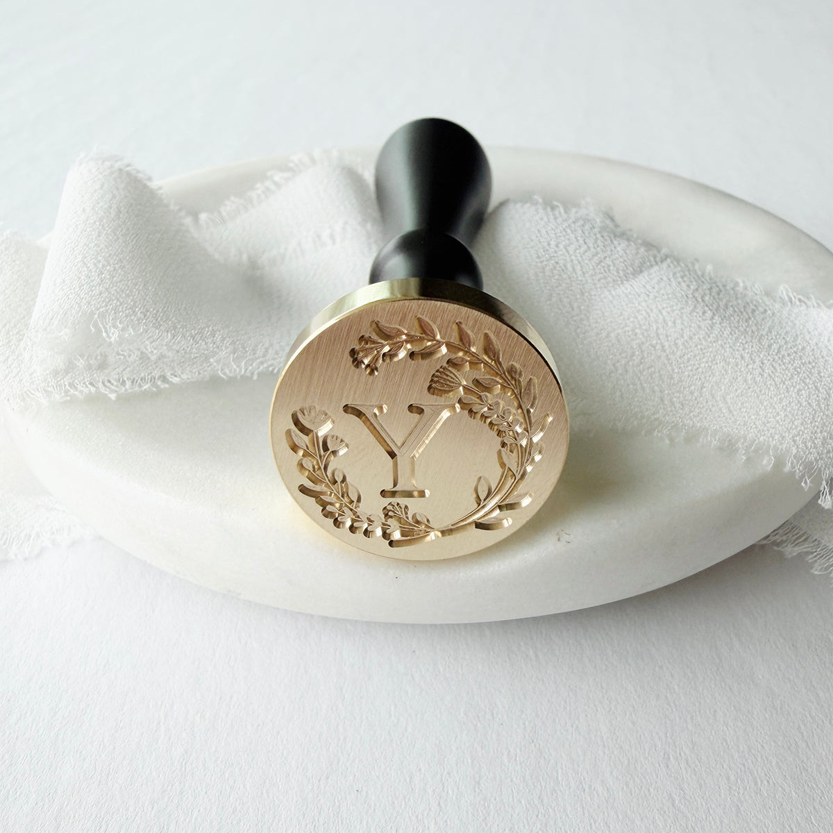Initial Floral Wreath Round Wax Seal Stamp (A-Z)